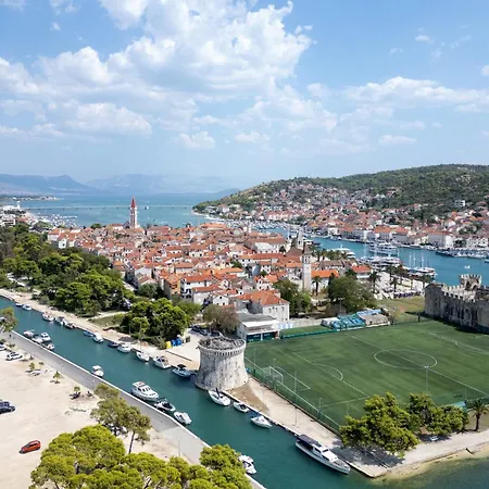 Triple 13102b Trogir